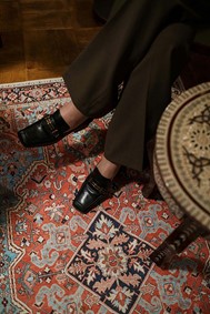 What style are Persian rugs? A Guide to Timeless Designs Geometric medallion pattern on Heriz Persian rug