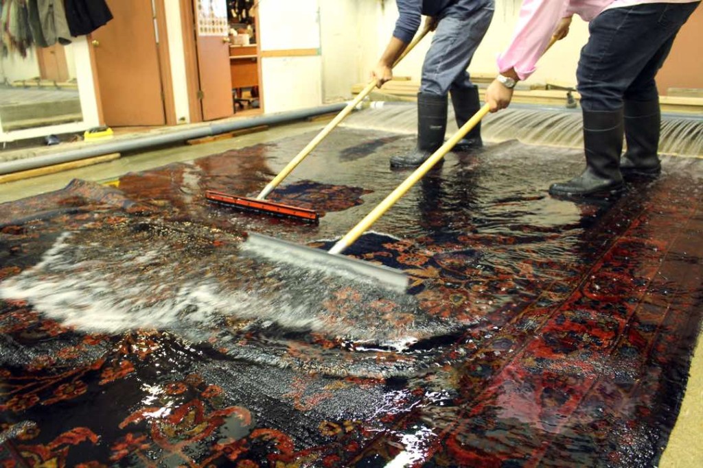 Can a Silk Persian Rug Be Washed? Can a Silk Persian Rug Be Washed?