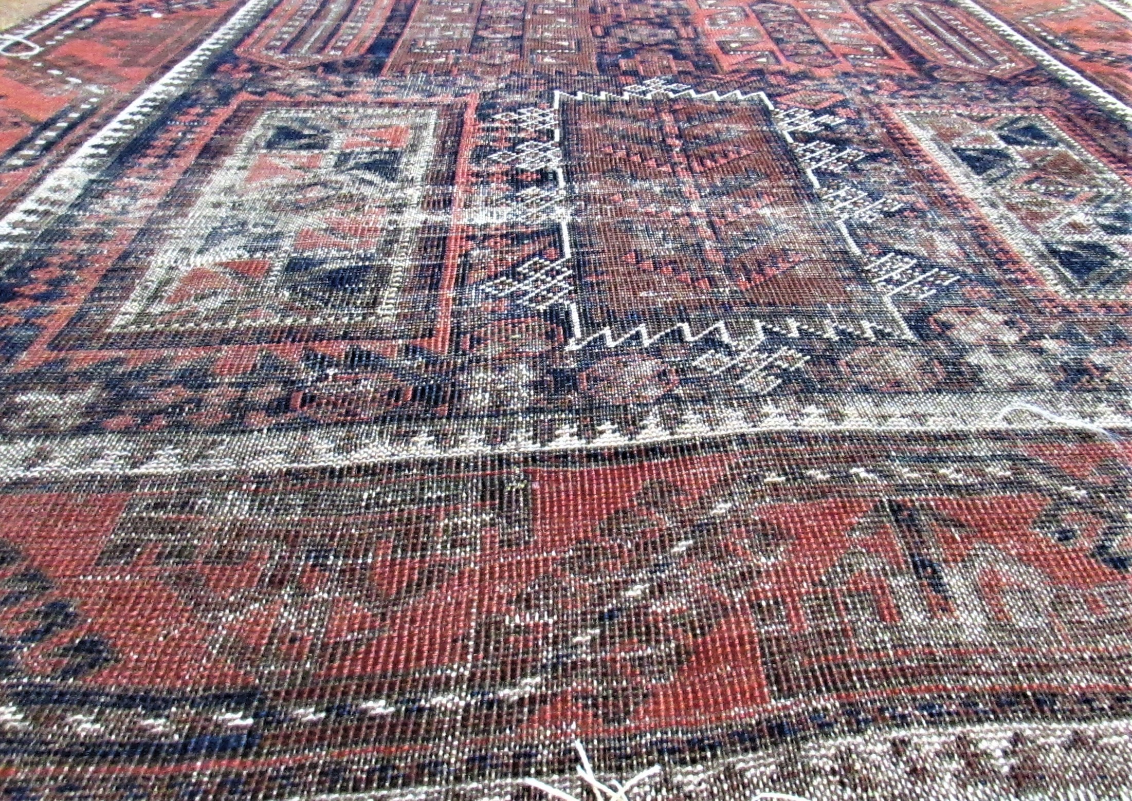 Do Persian Style Rugs Fade? What You Need to Know Do Persian Style Rugs Fade? What You Need to Know