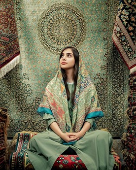 The Art of a Silk Persian Rug: History and Elegance The Art of a Silk Persian Rug: History and Elegance