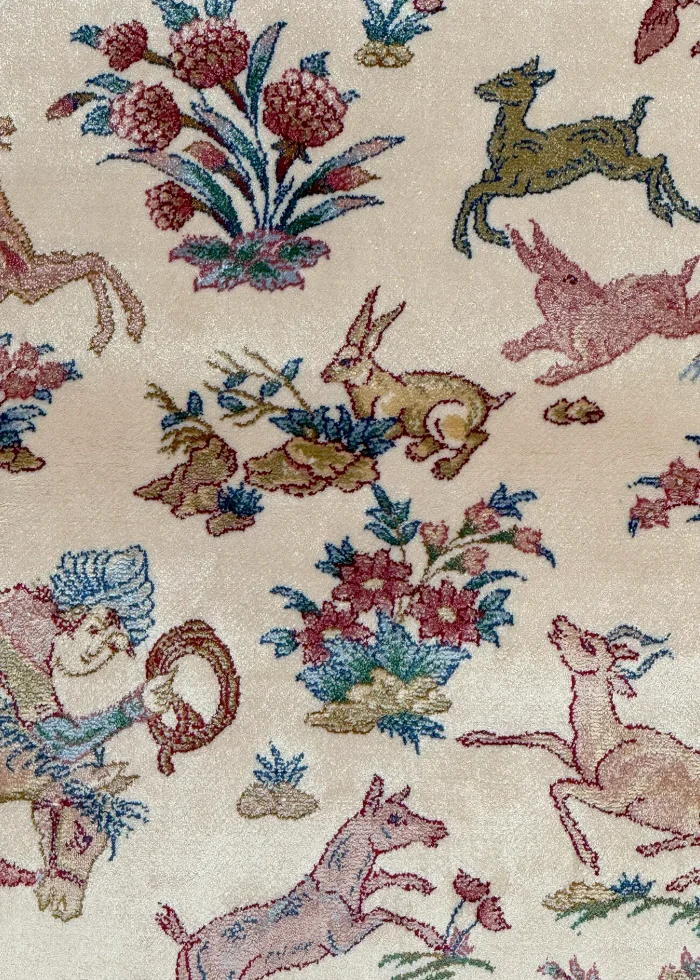Beige and White Persian Rug Hunting Pattern 4 x 6 - Image 4