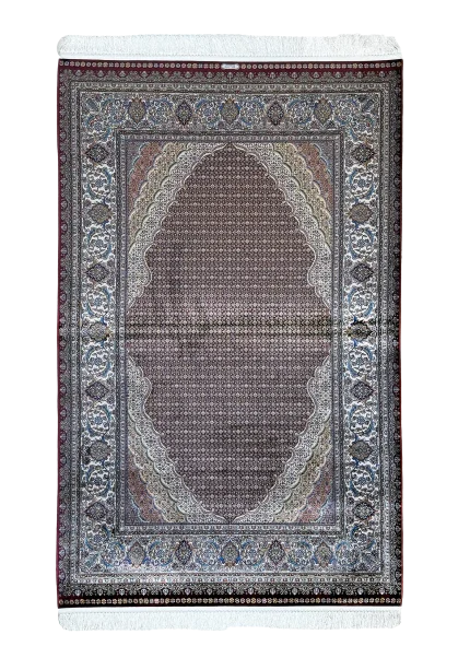 Red and Beige Persian Rug Fish Pattern 4 x 6