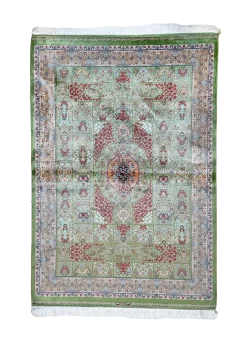 Green and Red Persian Rug Tile Pattern 4 x 6