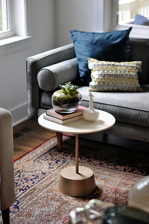 Styling inspiration: love the modern side table with a classic rug and a touch of greenery. It's all about the details. Photo by Ana G Mendivil